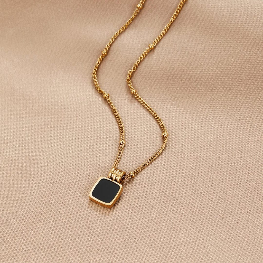 Collier pendentif noir Chic de minuit
