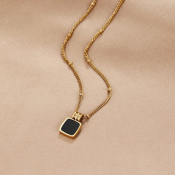 Collier pendentif noir Chic de minuit