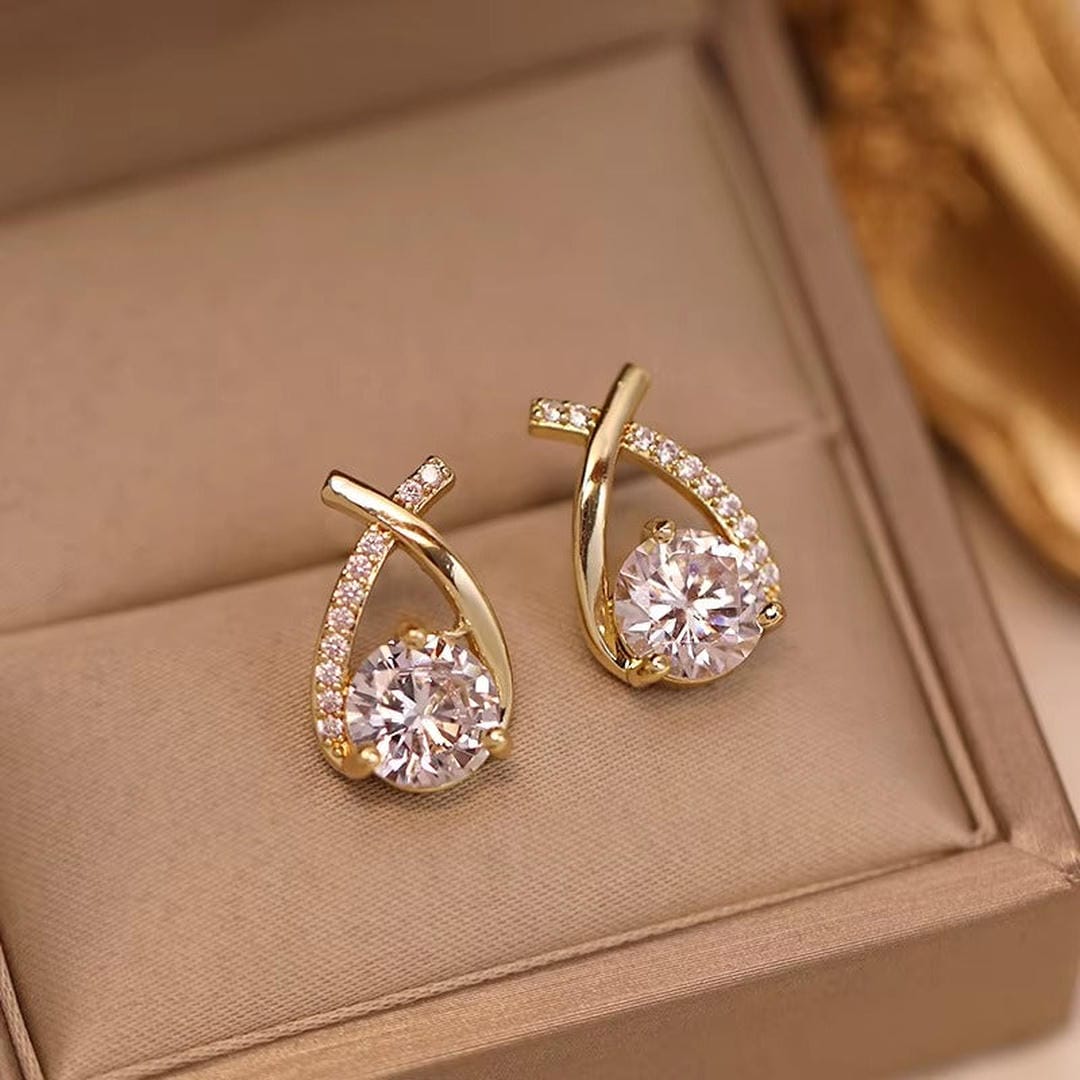 Boucles d'oreilles en cubic zirconia tordues de luxe