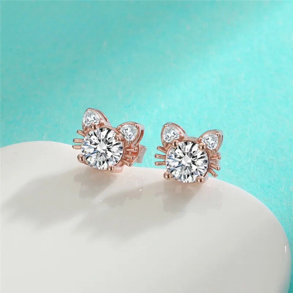 Boucles d'oreilles en argent sterling 925 avec chat en moissanite et or rose