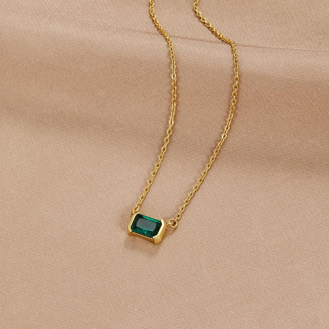 Collier en or émeraude verte