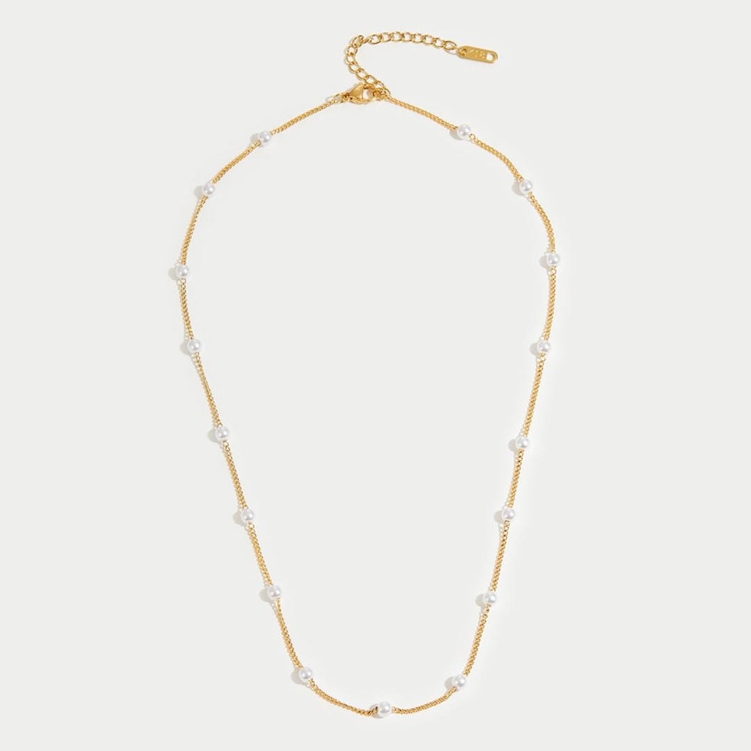 Collier en perles dorées intemporel