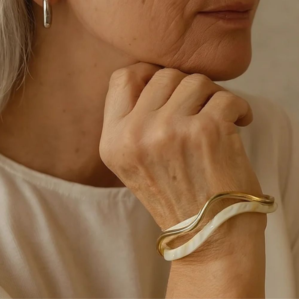 Bracelet doré élégant opale blanche