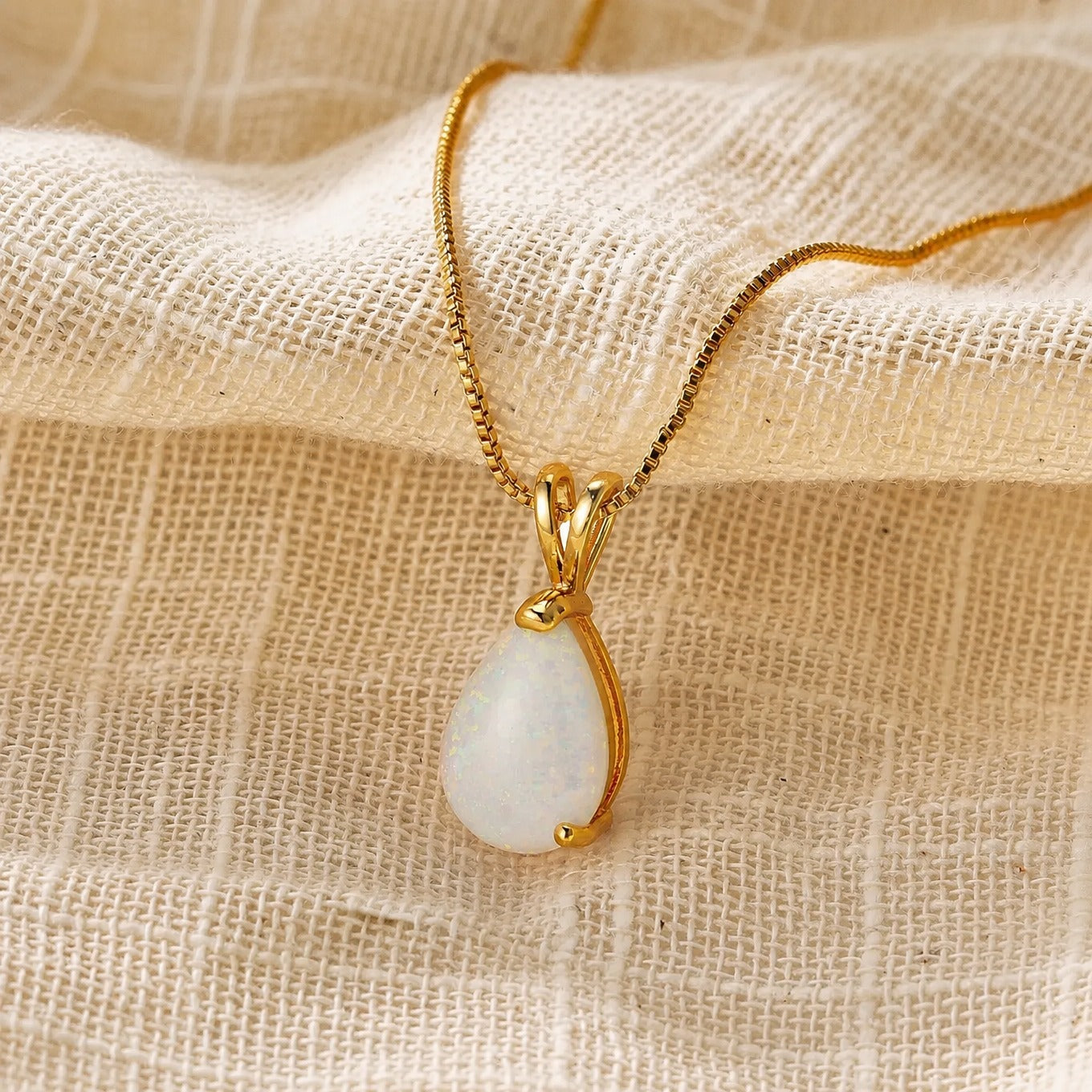 Collier pendentif opale scintillant