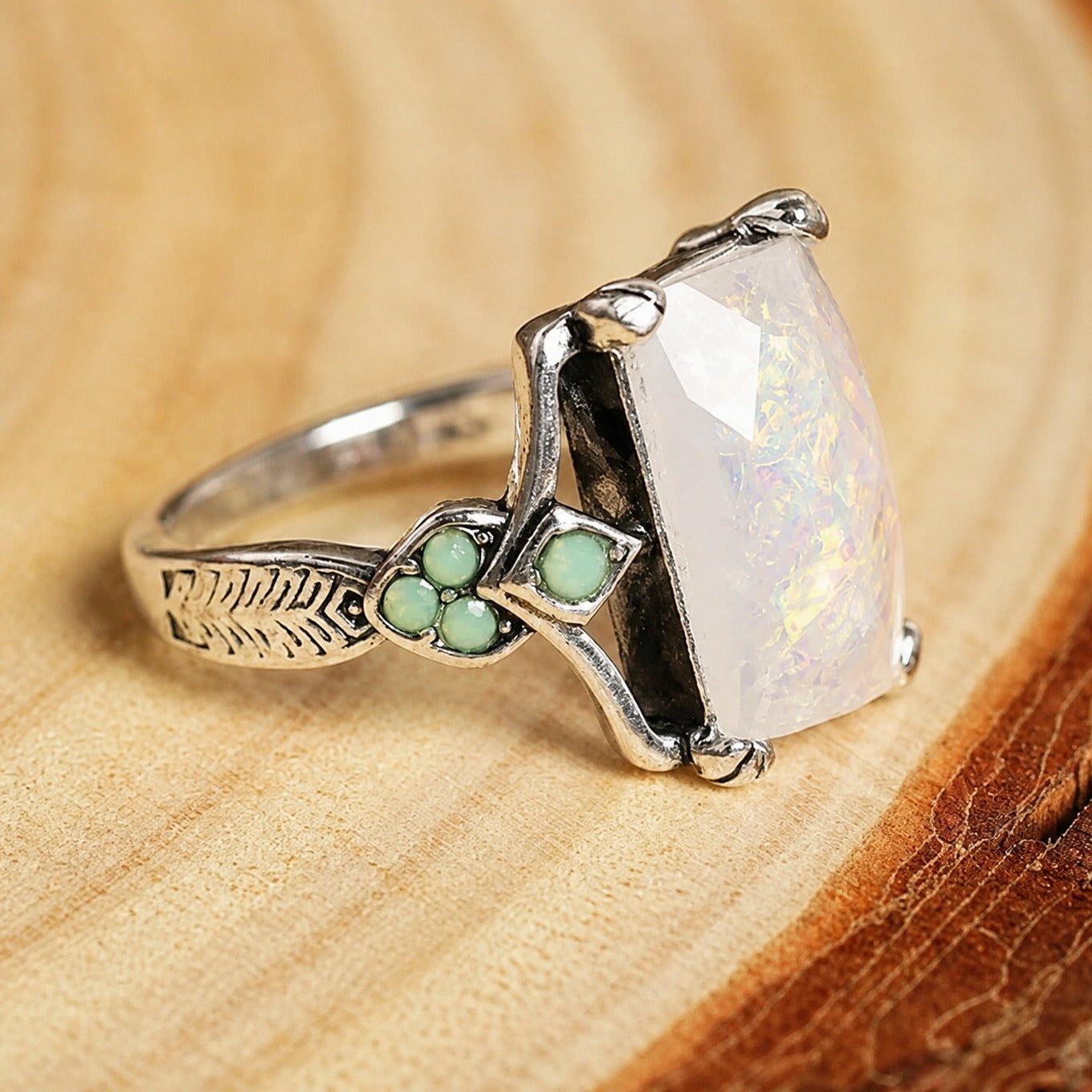 Bague Opaale Blanche Vintage Intemporelle