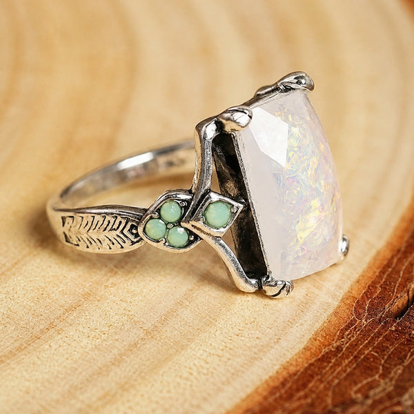 Bague Opaale Blanche Vintage Intemporelle