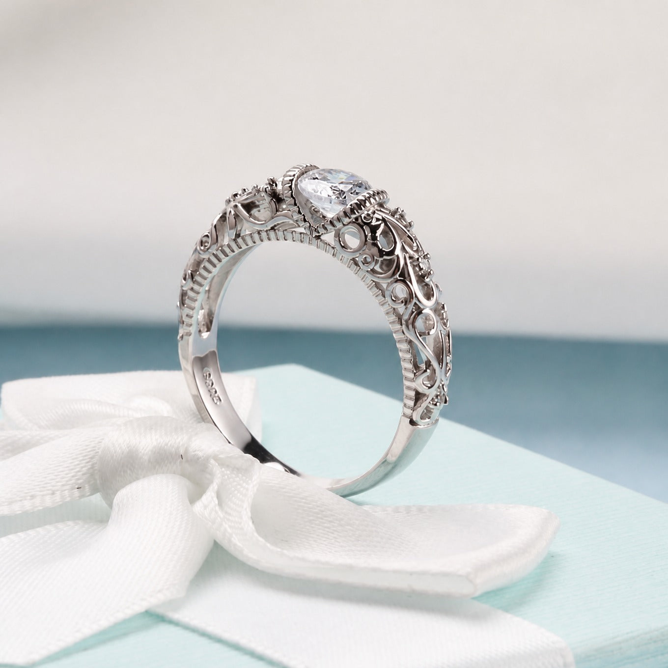 Bague Noble en Zirconium