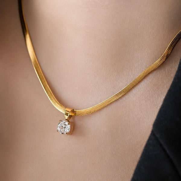 Collier pendentif Silhouette dorée