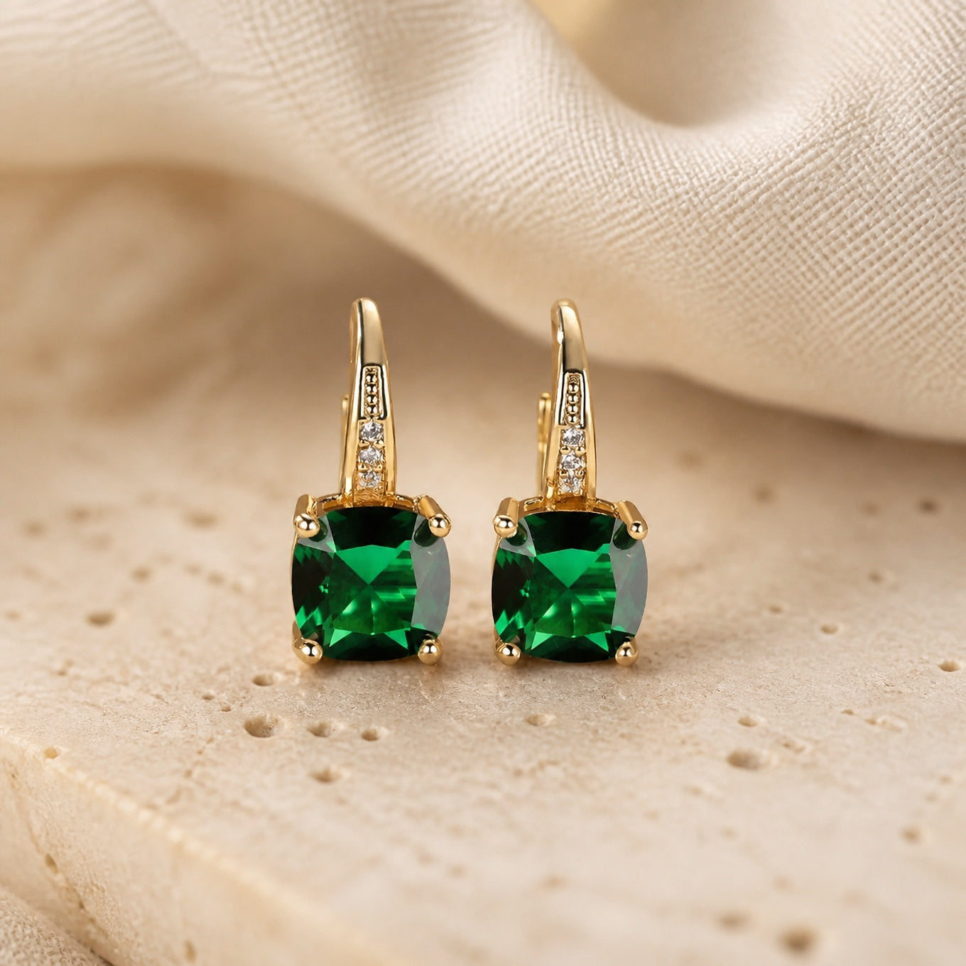 Boucles d'oreilles en pierre de saphir mystérieux
