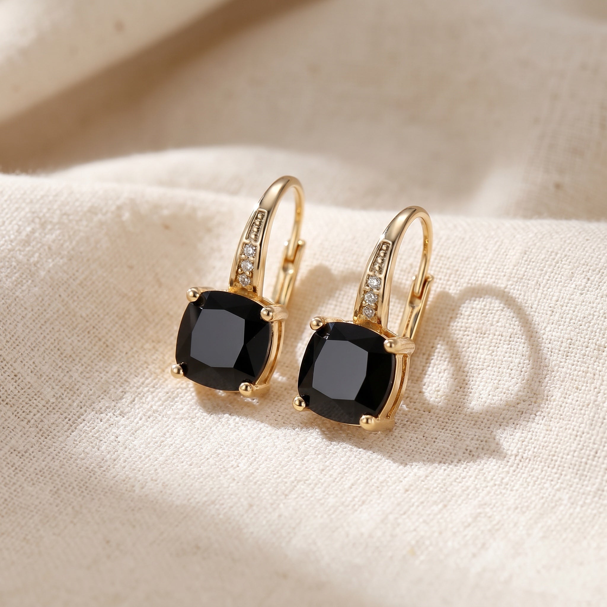 Boucles d'oreilles en pierre de saphir mystérieux