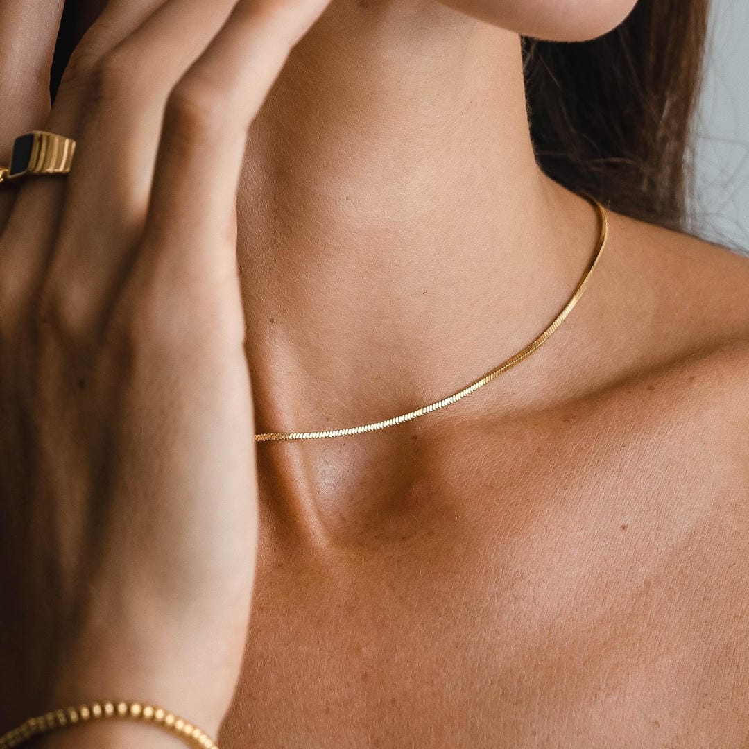 Collier carré en serpent doré