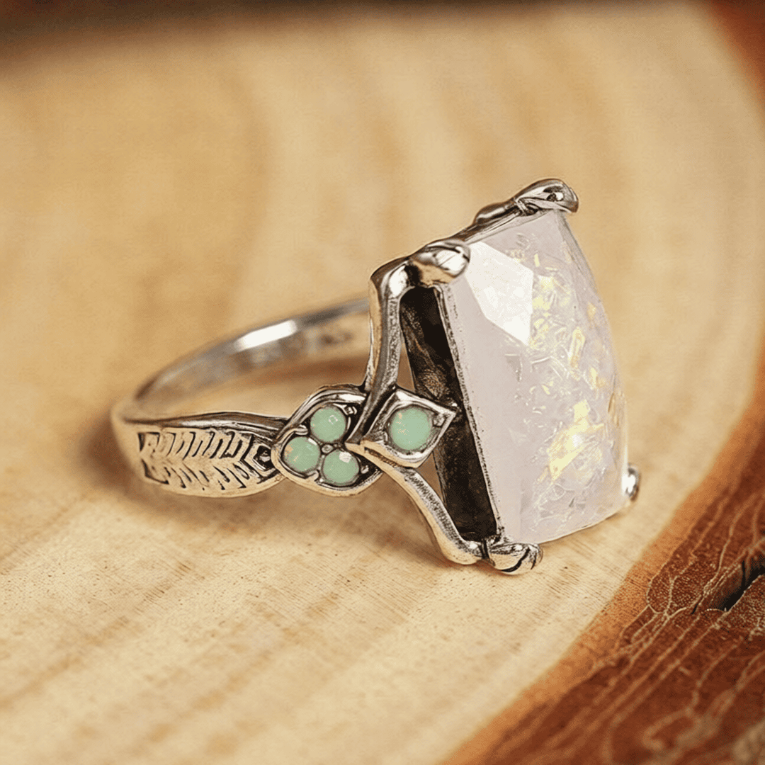 Bague en Argent avec Opale Blanche Vintage